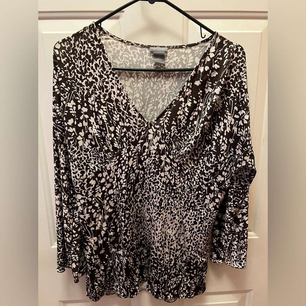 Ann Taylor Medium Black and White Patterned Women's Top